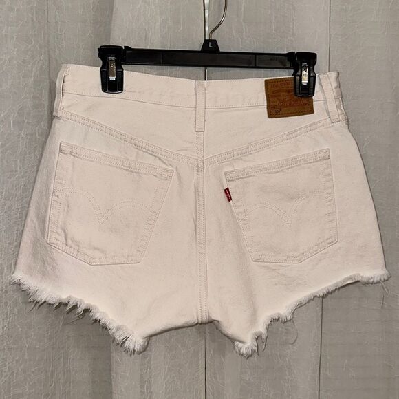 LEVI’S 28 501 High Rise Button Fly Ivory Distressed Raw Fringe Hem Denim Shorts - Picture 2 of 14